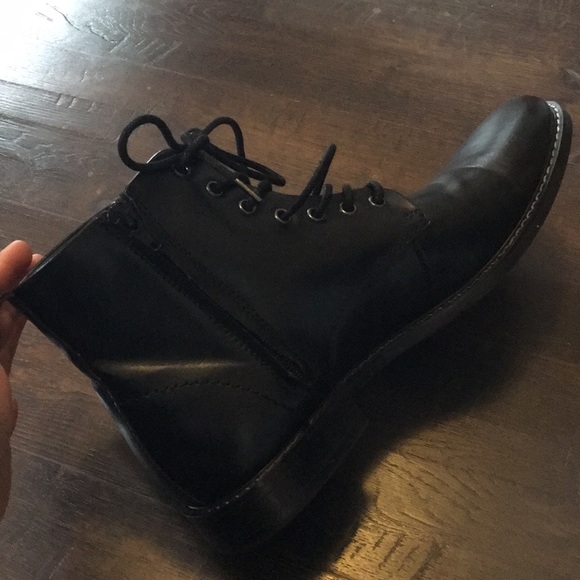 Boots/shoes - Picture 2 of 3